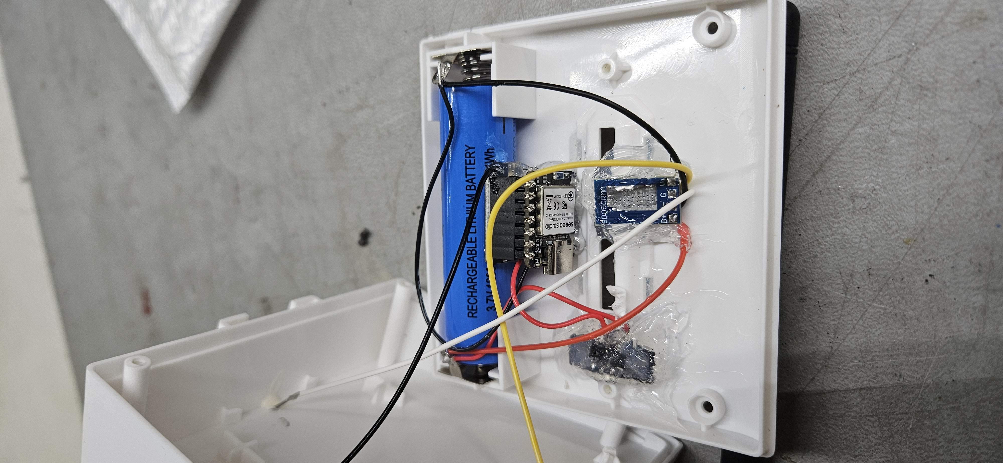 Internal wiring layout showing XIAO board, MPPT module, slide switch, and battery contacts